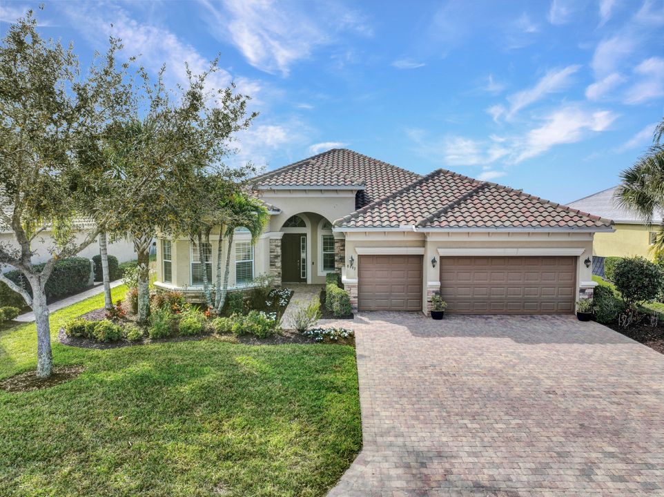 8993 Quarry Dr, Naples, FL 34120