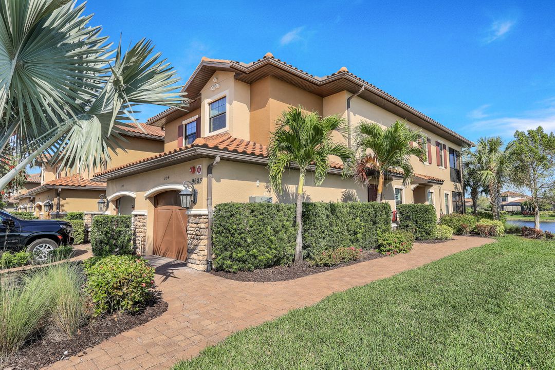 9685 Montelanico Loop #204, Naples, FL 34119