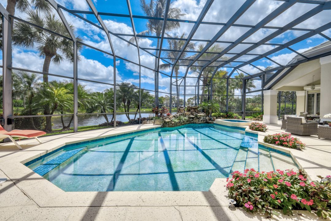 695 Ardmore Ln, Naples, FL 34108