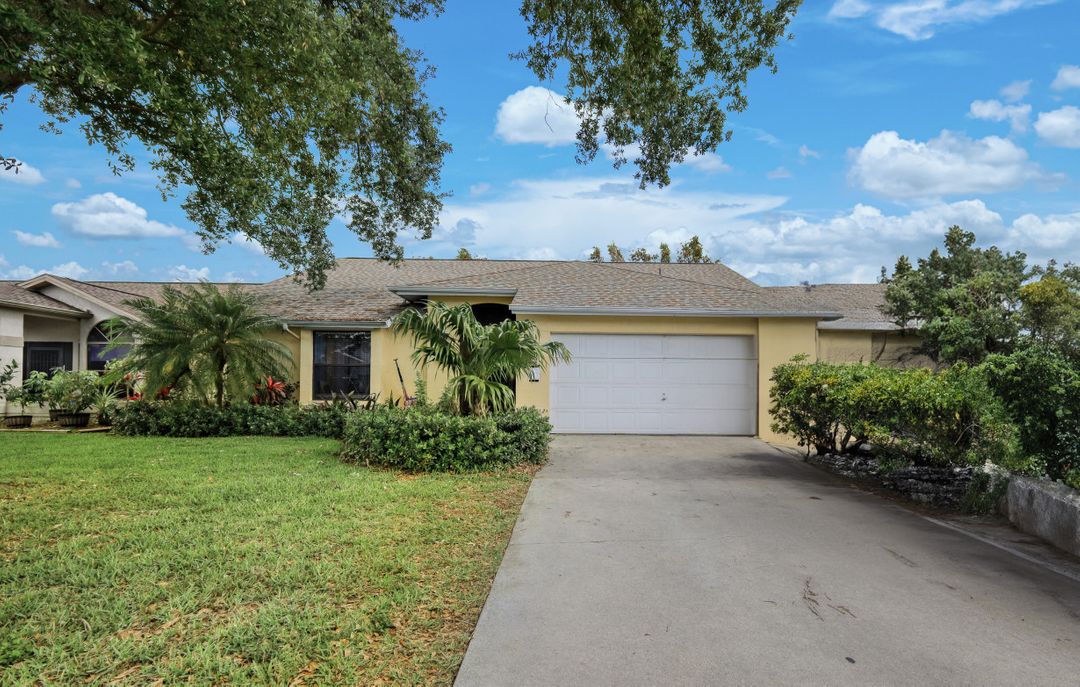 13095 Regent Cir, Fort Myers, FL 33966