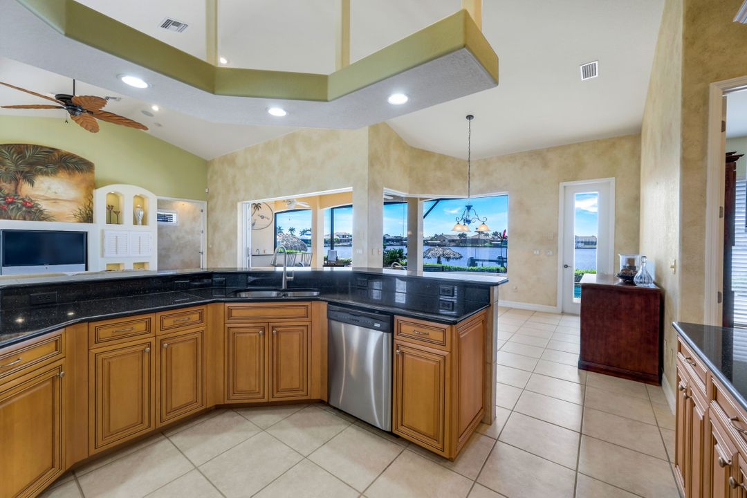 1112 SW 43rd St, Cape Coral, FL 33914