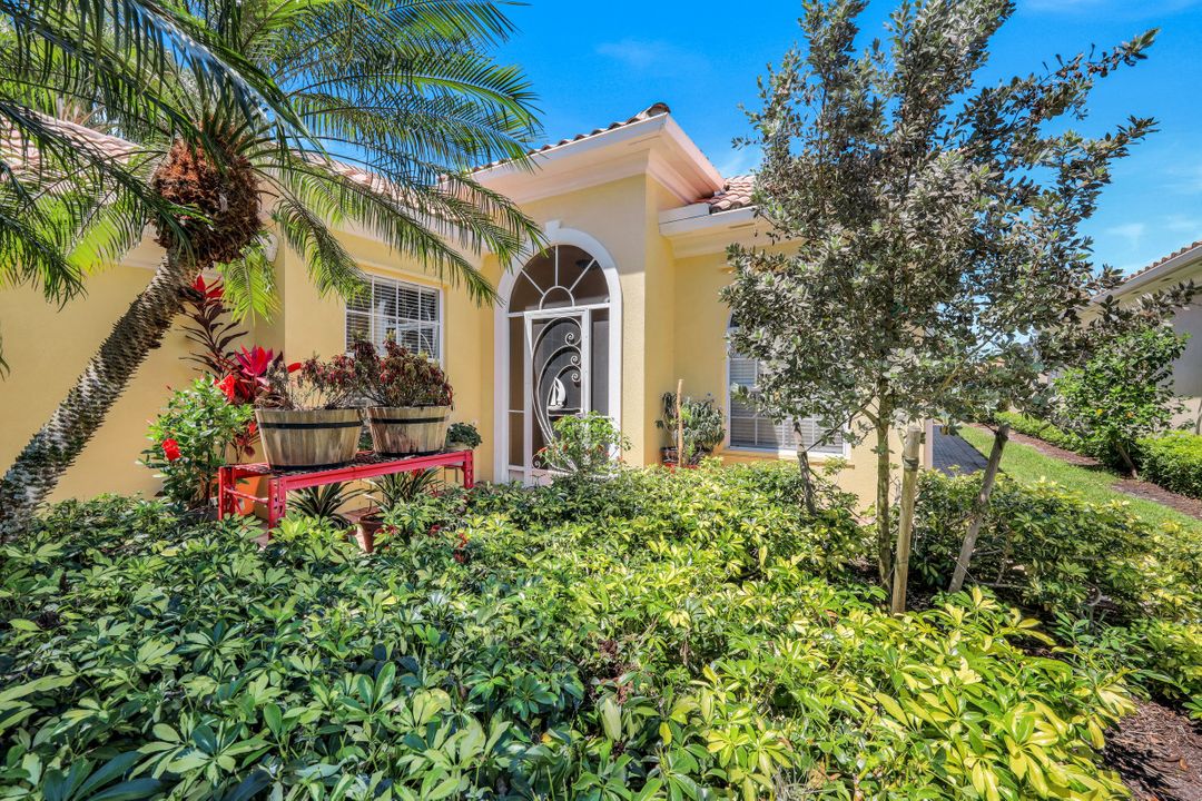 2918 Gilford Way, Naples, FL 34119