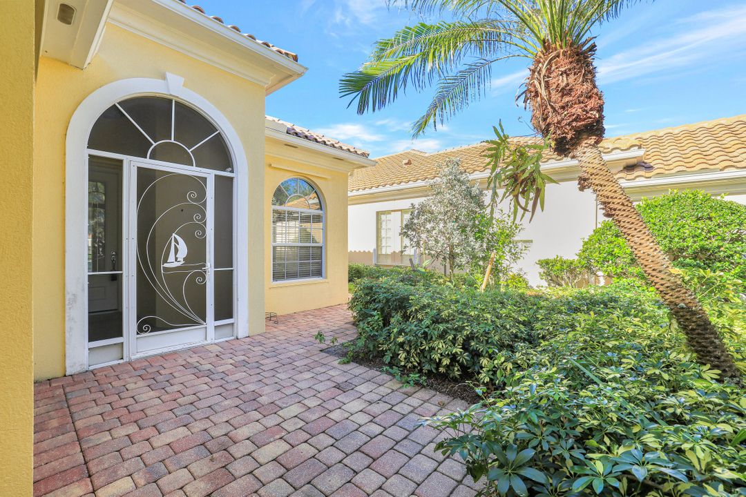 2918 Gilford Way, Naples, FL 34119