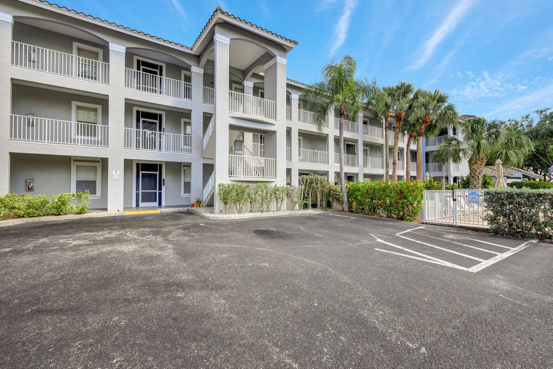 519 Roma Ct #306, Naples, FL 34110