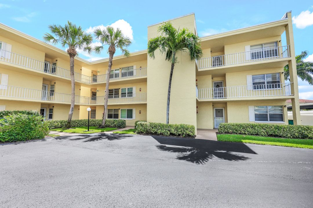 1057 Forest Lakes Dr #209, Naples, FL 34105