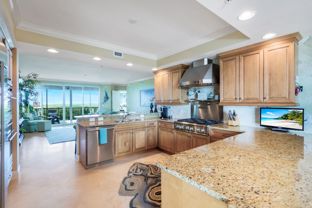 275 Indies Way #605, Naples, FL 34110