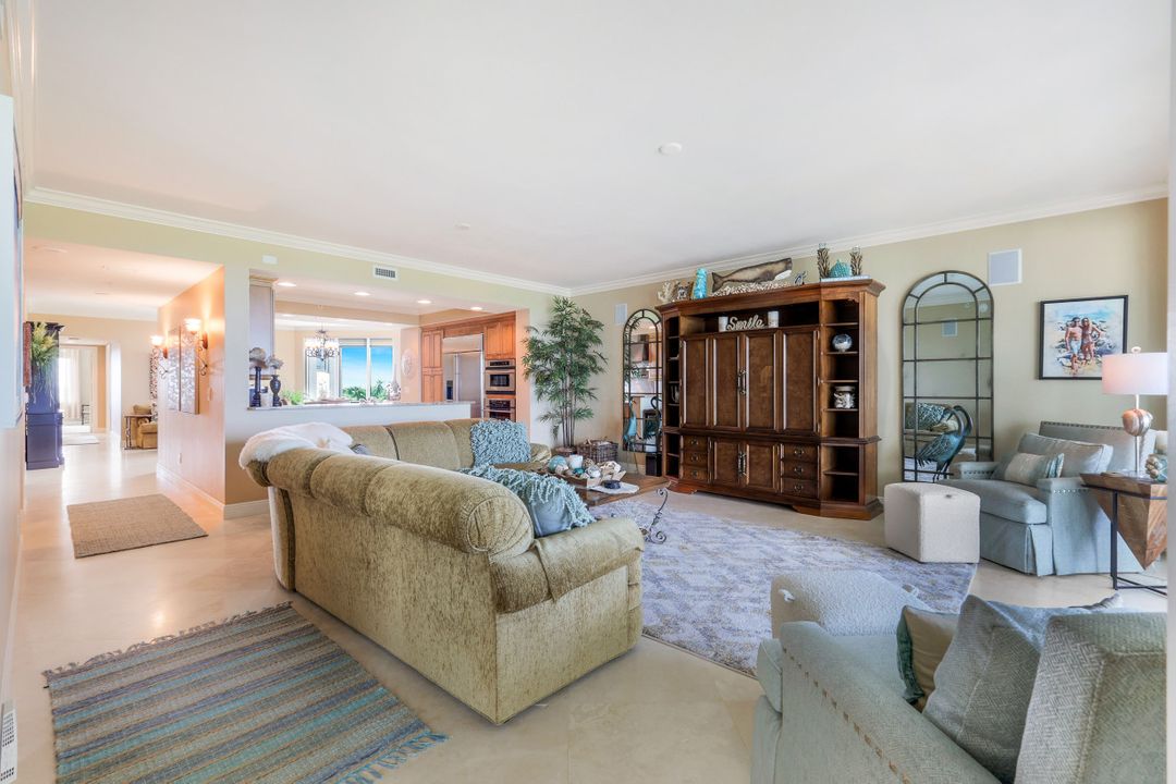 275 Indies Way #605, Naples, FL 34110