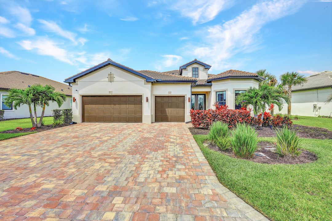 9251 Plover Dr, Naples, FL 34120