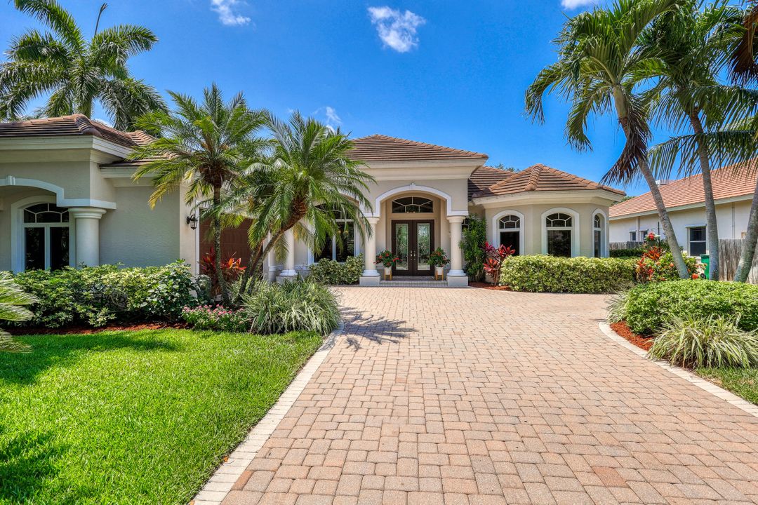 7681 Santa Margherita Way, Naples, FL 34109