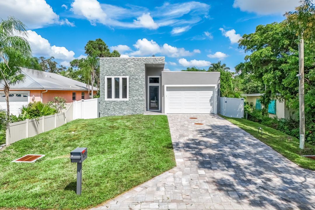 1297 Trail Terrace Dr, Naples, FL 34103