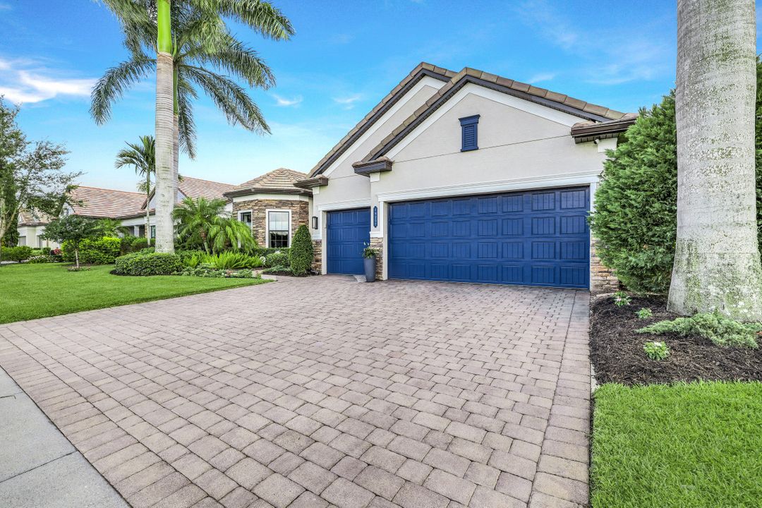 16257 Camden Lakes Cir, Naples, FL 34110