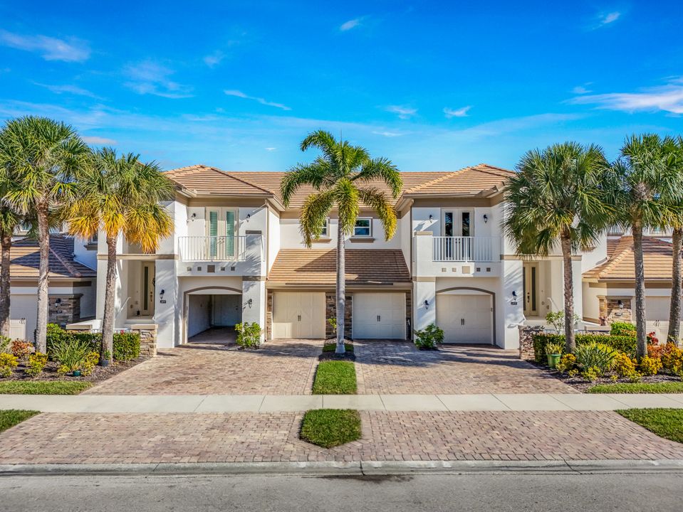 9200 Quartz Ln #202, Naples, FL 34120