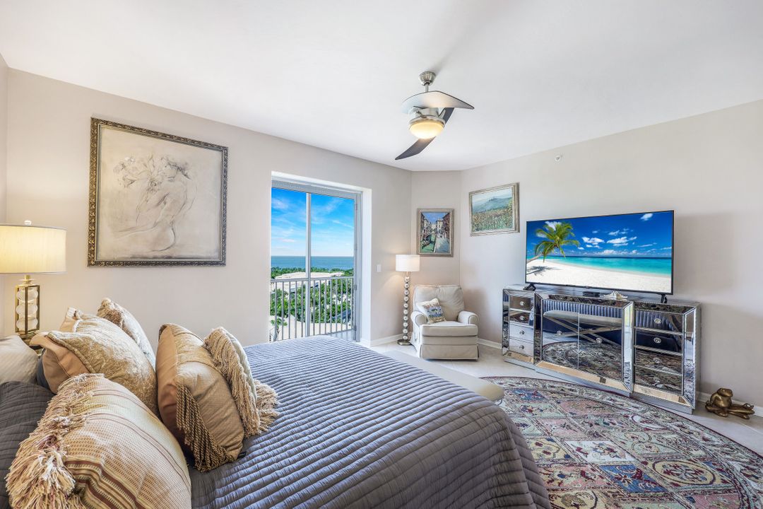 400 Flagship Dr #902, Naples, FL 34108