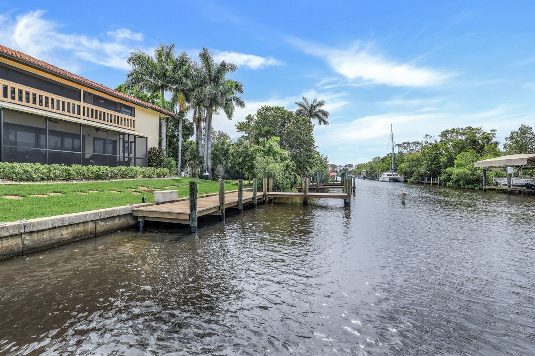 1390 Chesapeake Ave, Naples, FL 34102