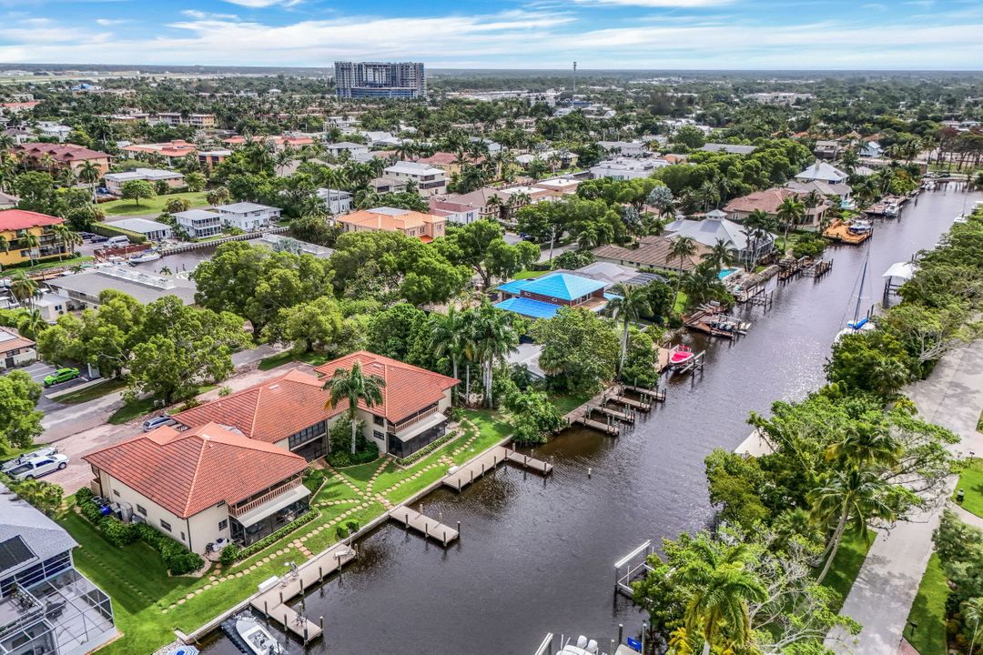 1390 Chesapeake Ave, Naples, FL 34102