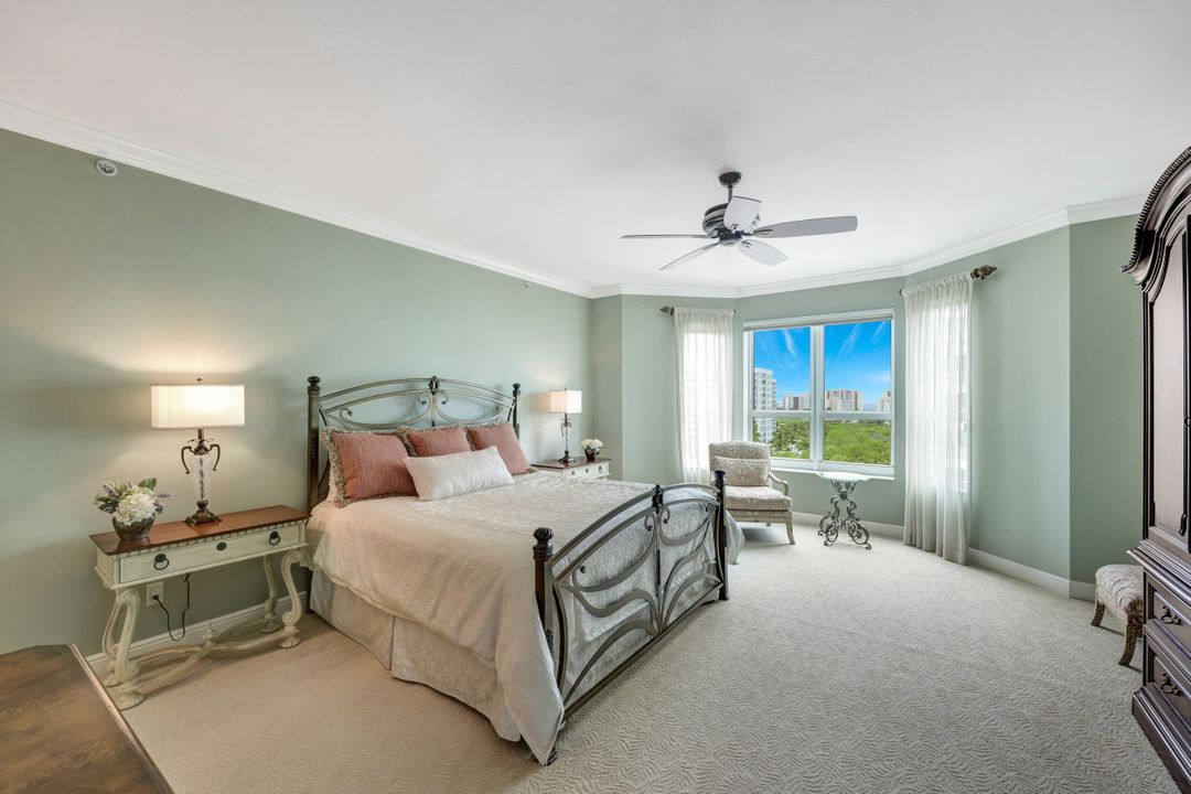 285 Grande Way #901, Naples, FL 34110