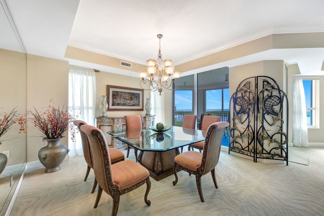 285 Grande Way #901, Naples, FL 34110