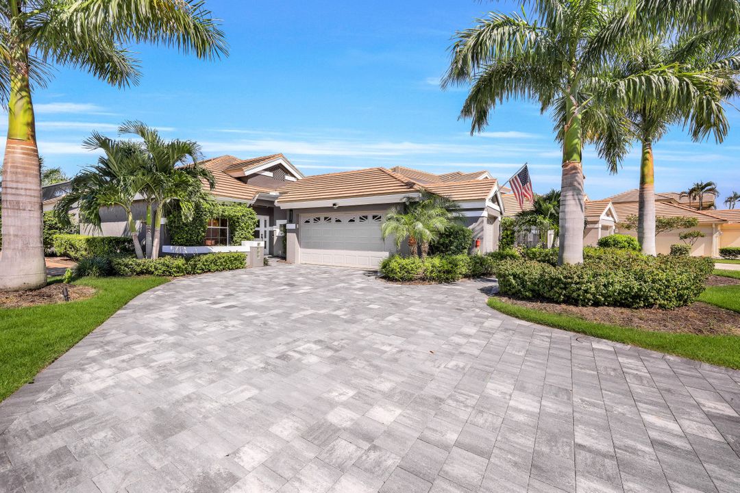 10358 Quail Crown Dr, Naples, FL 34119