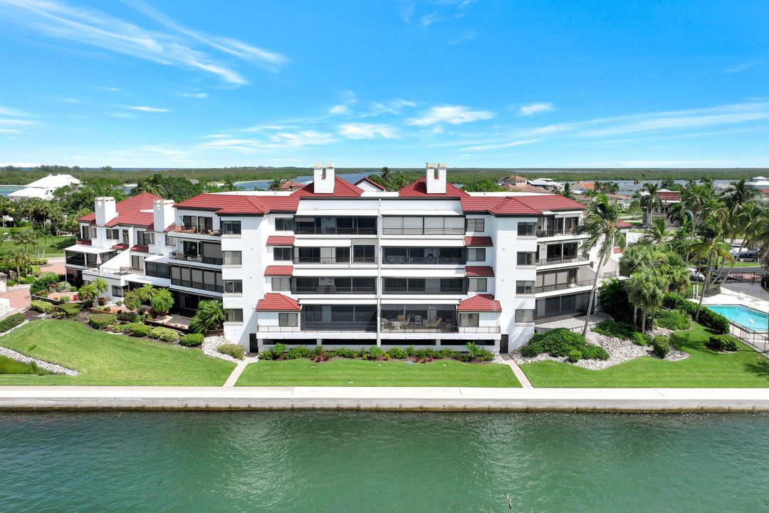 410 La Peninsula Blvd  #410, Naples, FL 34113