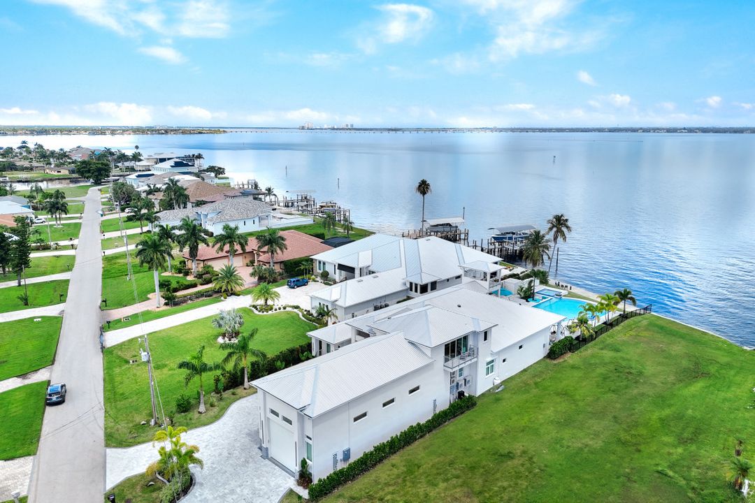 3715 SE 21st Pl, Cape Coral, FL 33904