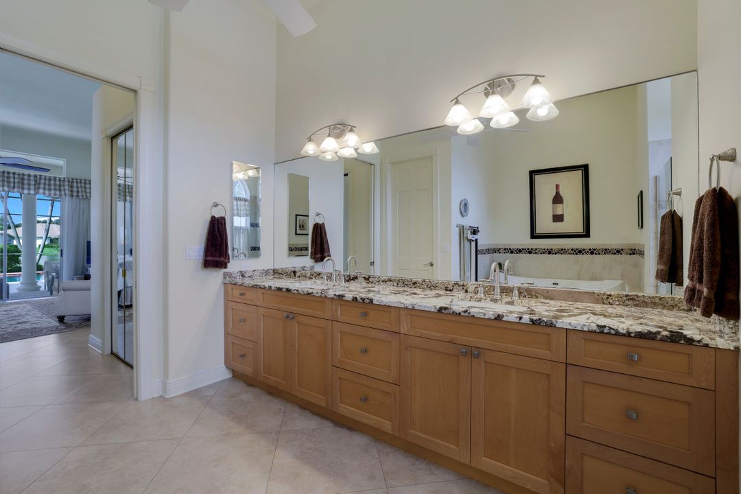 11749 Pintail Ct, Naples, FL 34119