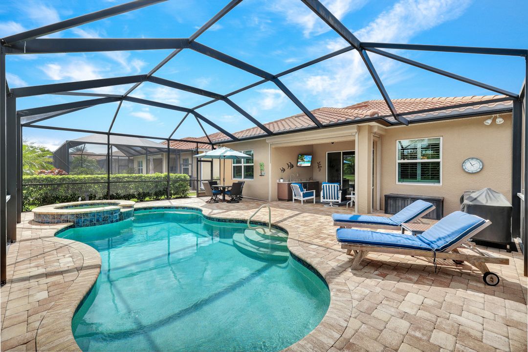 9093 Siesta Bay Dr, Naples, FL 34120