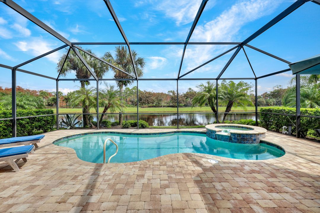 9093 Siesta Bay Dr, Naples, FL 34120