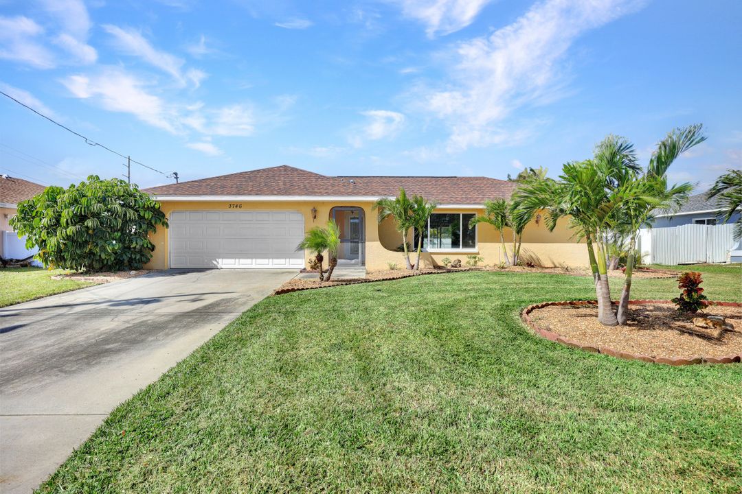 3746 SE Santa Barbara Pl, Cape Coral, FL 33904