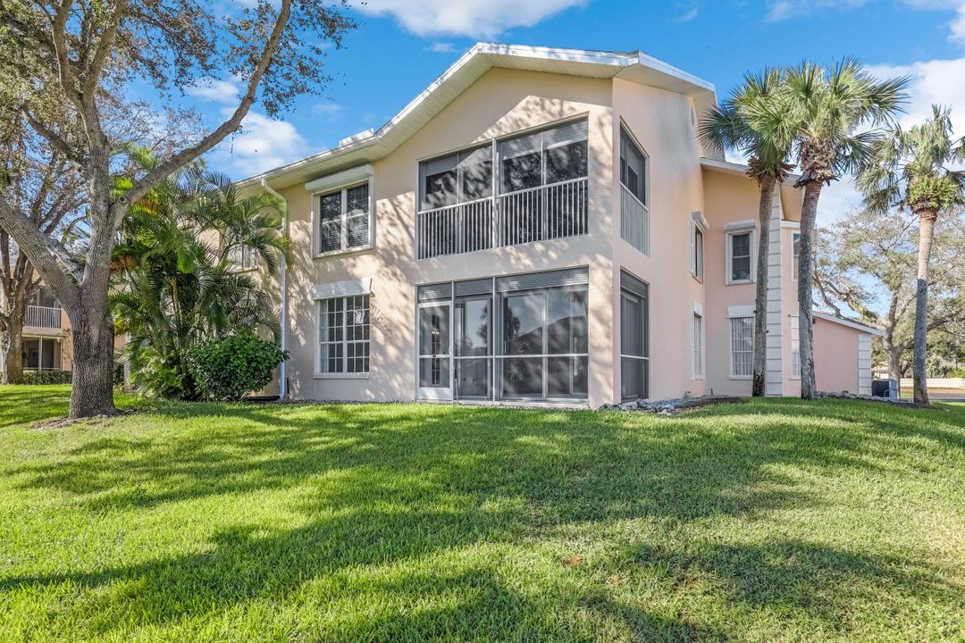 654 Wiggins Lake Dr #101, Naples, FL 34110