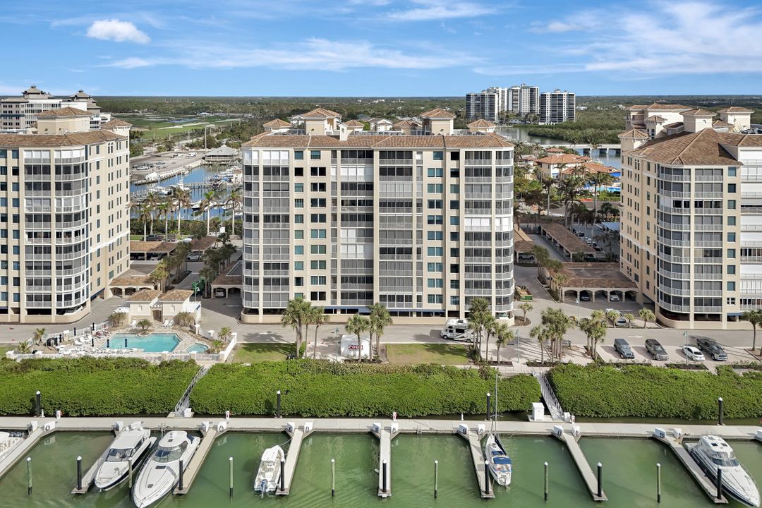 435 Dockside Dr #401, Naples, FL 34110