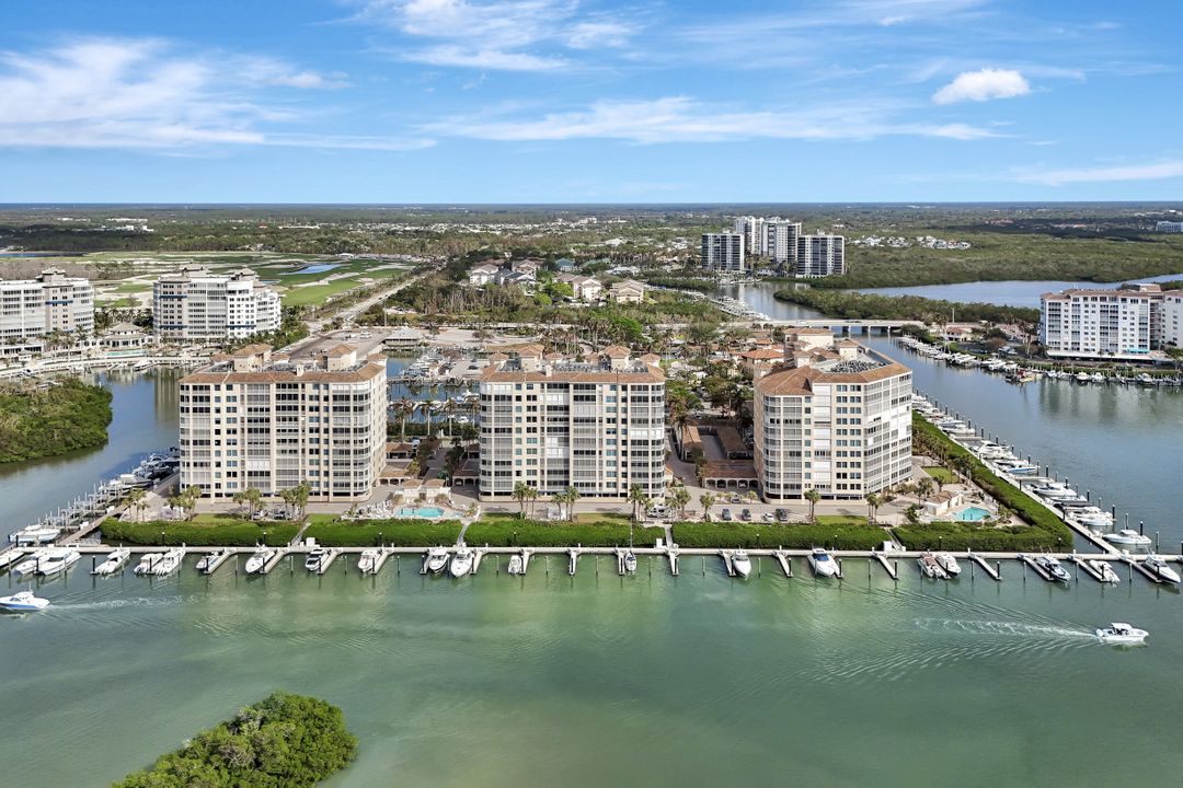 435 Dockside Dr #401, Naples, FL 34110