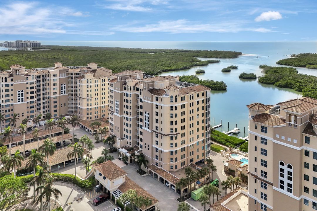 435 Dockside Dr #401, Naples, FL 34110