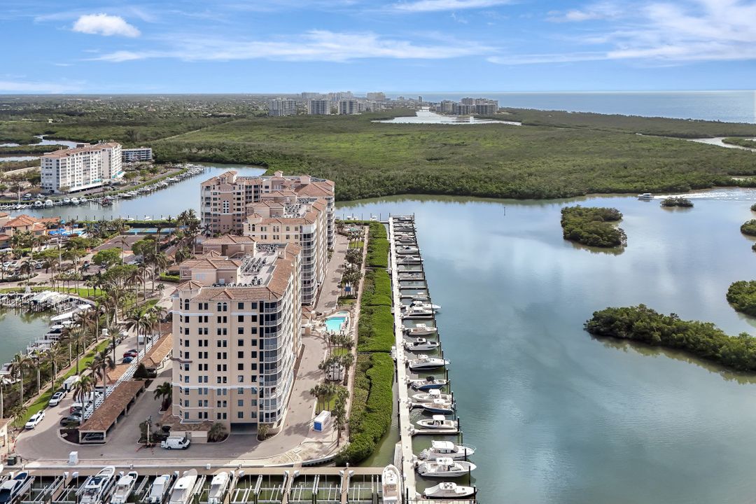 435 Dockside Dr #401, Naples, FL 34110