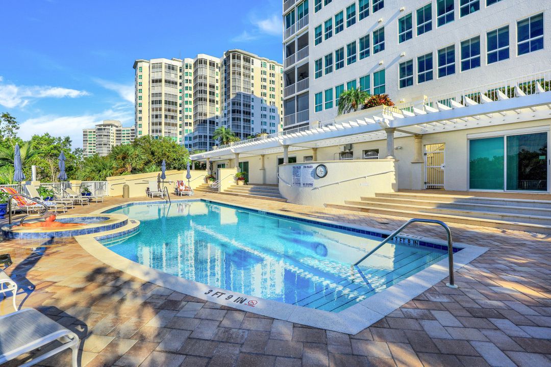 295 Grande Way #306, Naples, FL 34110