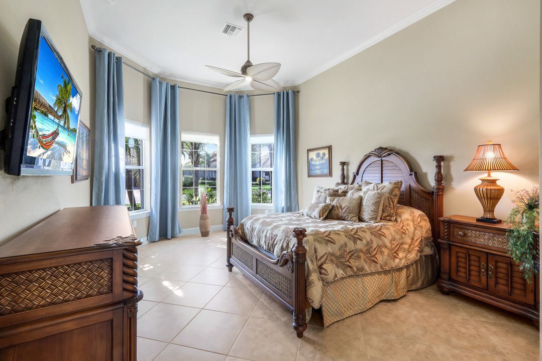 9218 Gypsum Way, Naples, FL 34120