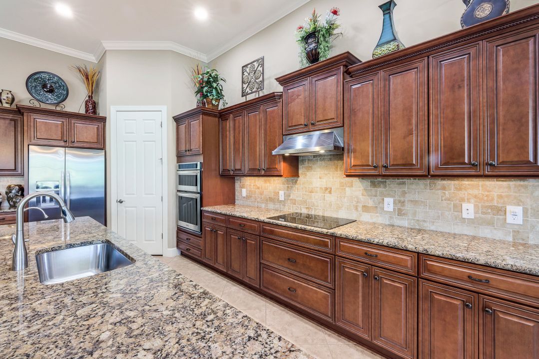 9218 Gypsum Way, Naples, FL 34120