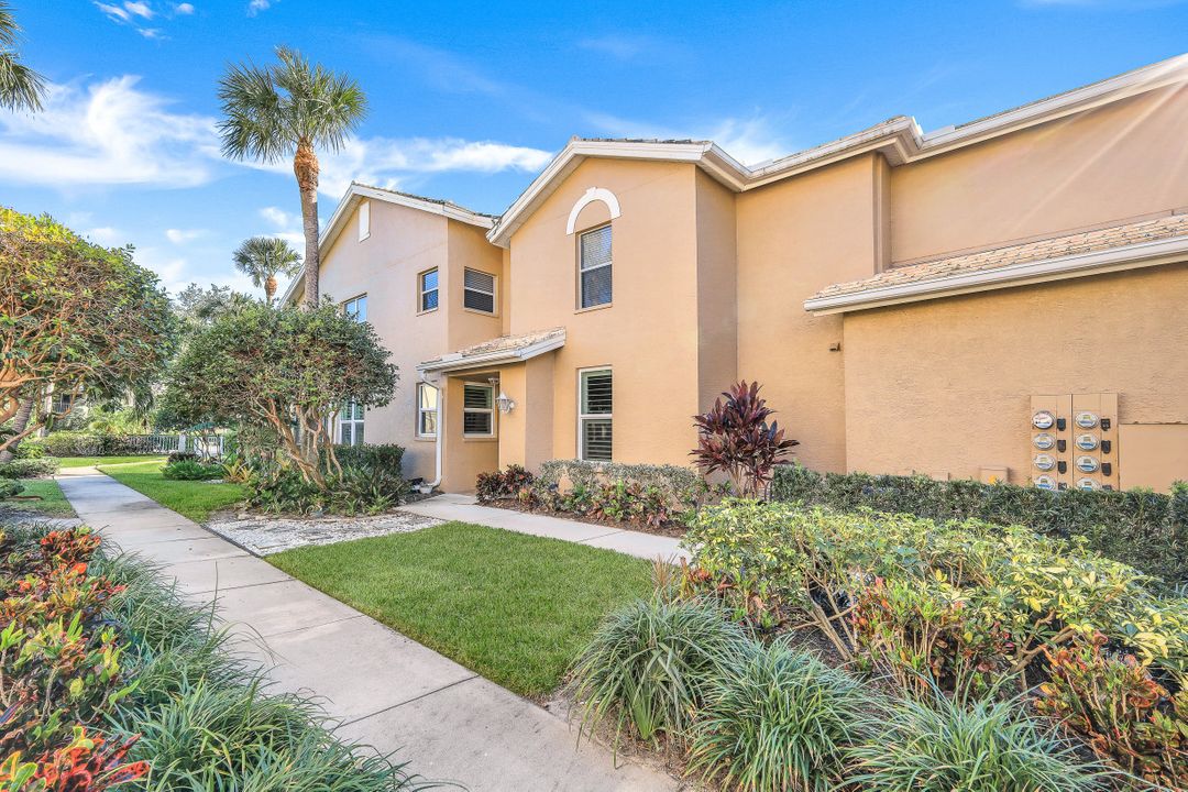 24833 Lakemont Cove Ln #101, Bonita Springs, FL 34134