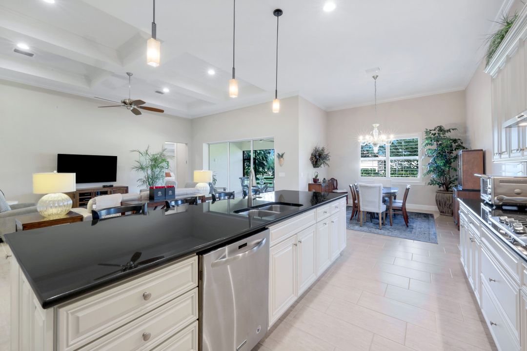 9302 Quarry Dr, Naples, FL 34120