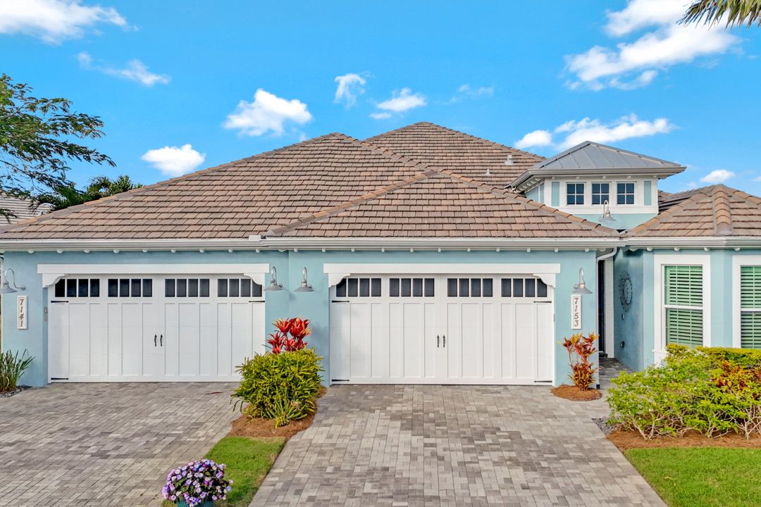 7153 Dominica Dr, Naples, FL 34113