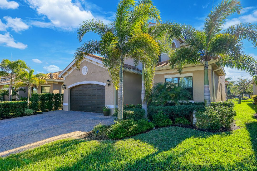 11727 Kati Falls Ln, Fort Myers, FL 33913