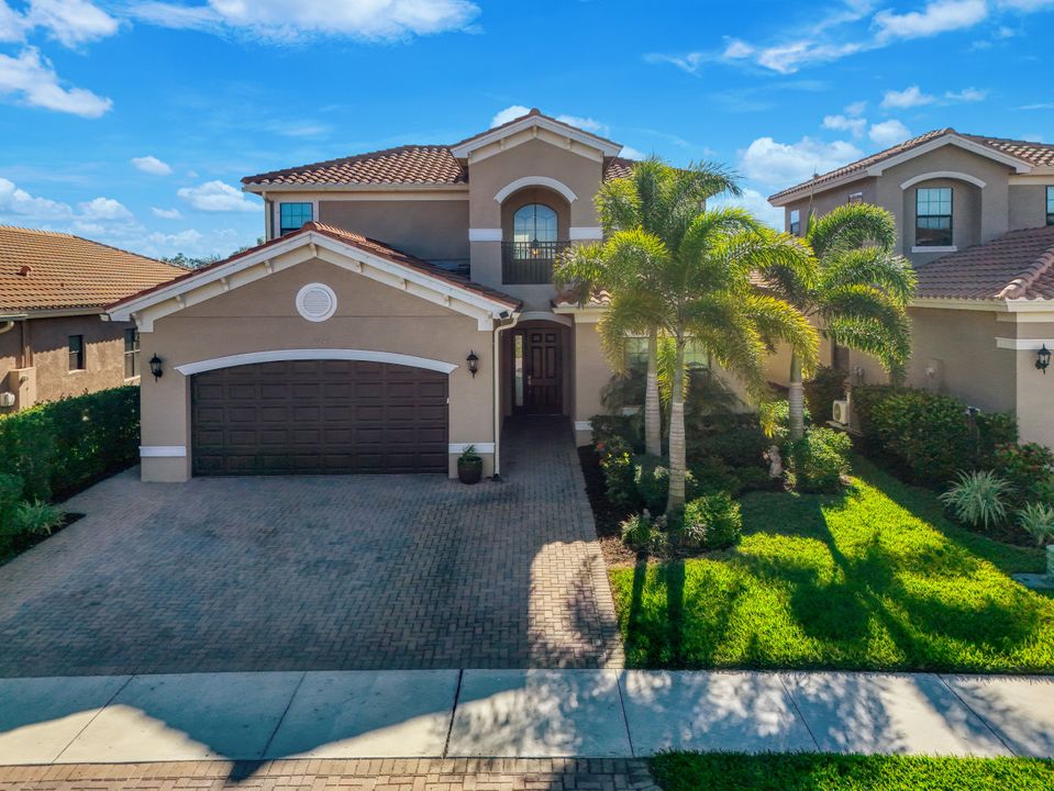 11727 Kati Falls Ln, Fort Myers, FL 33913