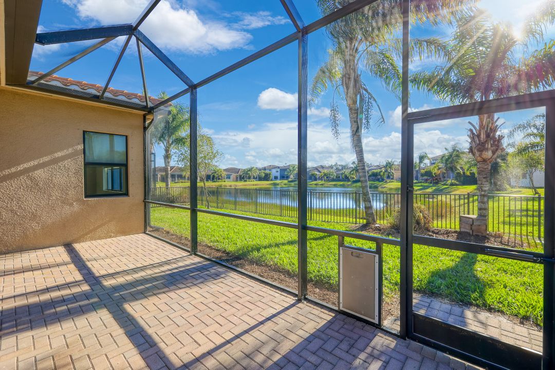 11727 Kati Falls Ln, Fort Myers, FL 33913