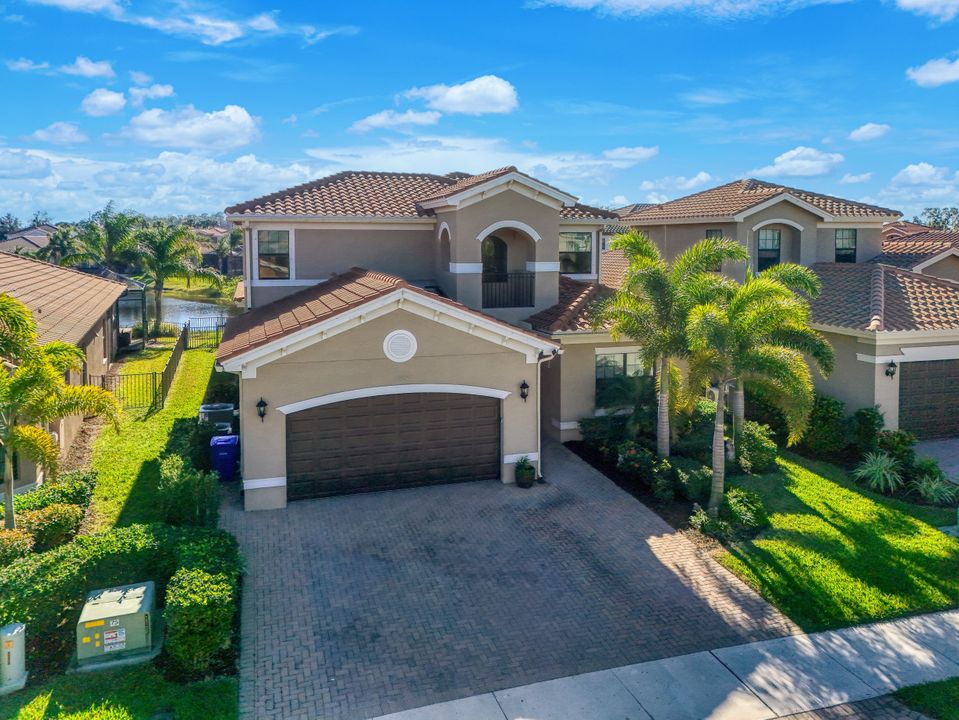 11727 Kati Falls Ln, Fort Myers, FL 33913