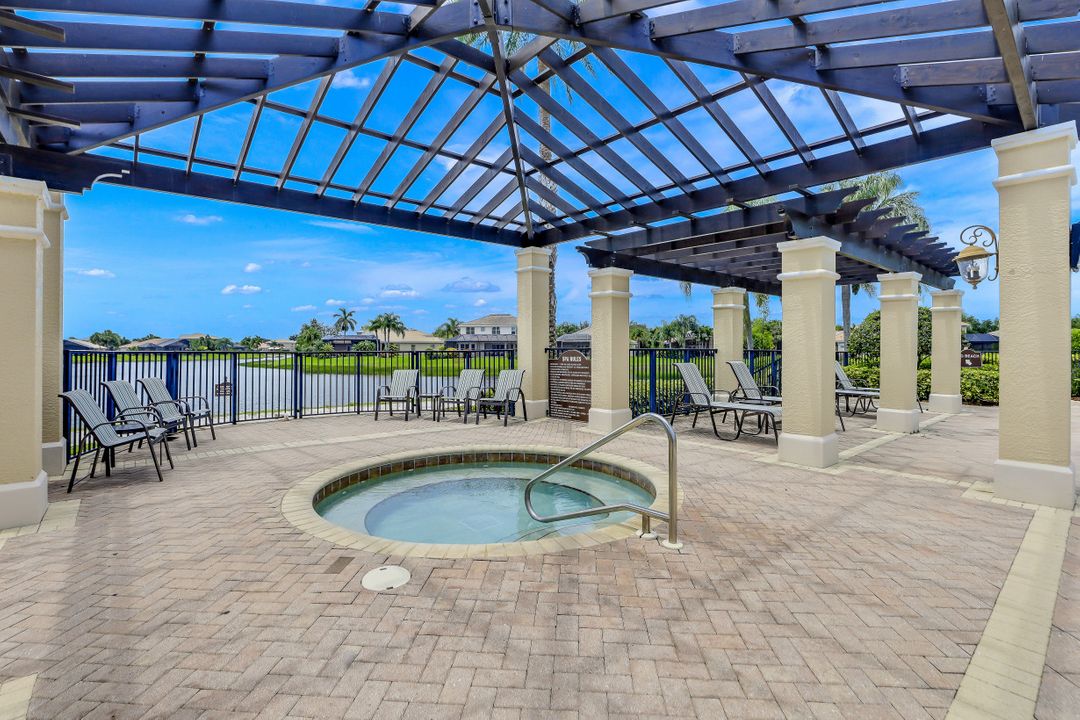 1614 Triangle Palm Terrace, Naples, FL 34119