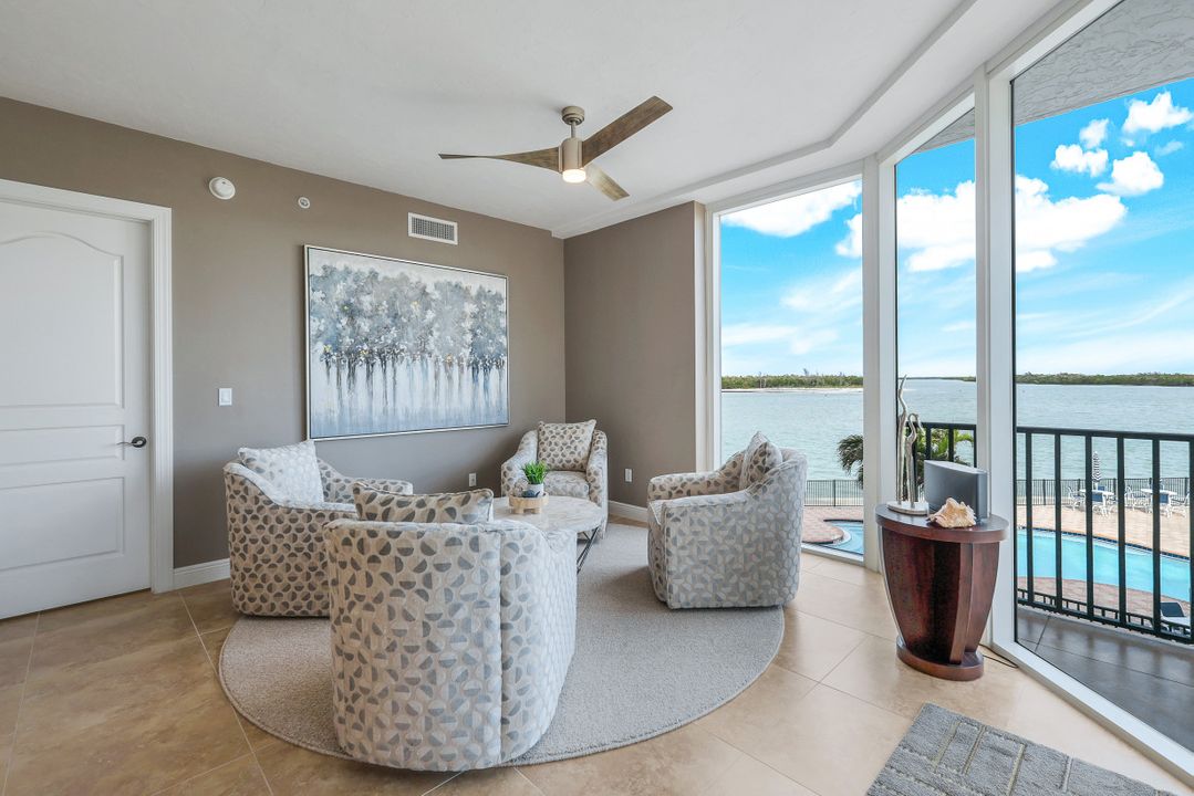 700 La Peninsula Blvd #206, Naples, FL 34113