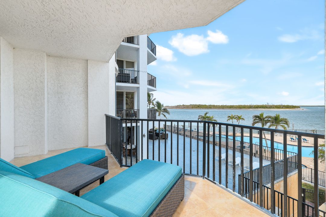 700 La Peninsula Blvd #206, Naples, FL 34113