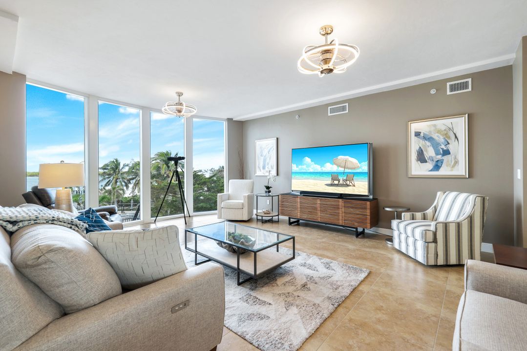 700 La Peninsula Blvd #206, Naples, FL 34113