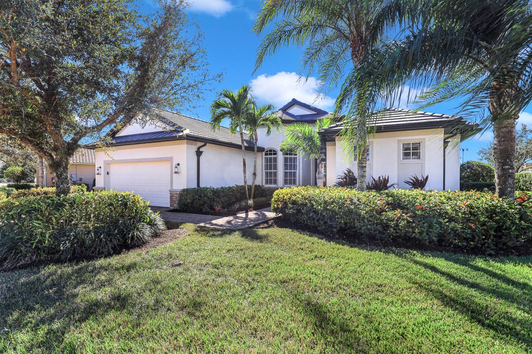 8805 Spinner Cove Ln, Naples, FL 34120