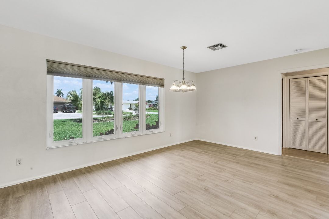 174 Willoughby Dr, Naples, FL 34110