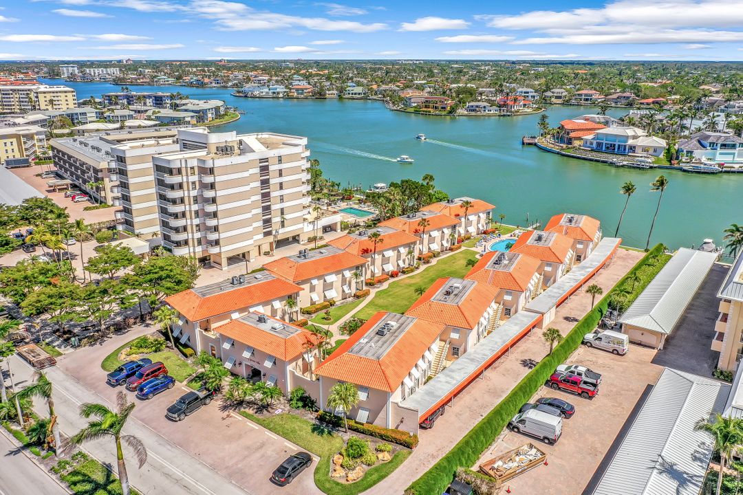 3070 Gulf Shore Blvd N #209, Naples, FL 34103